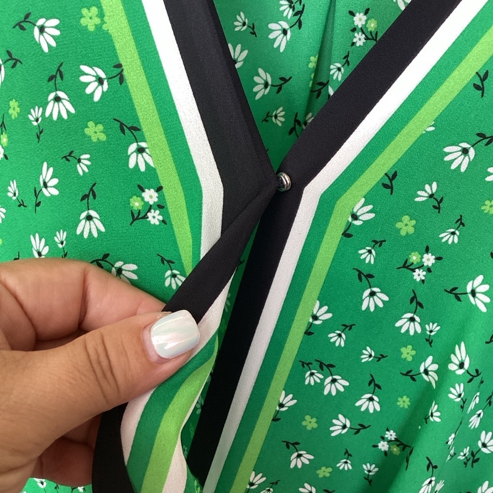 C Est 1946 Plus Size 22 24 Top Elegant Green Floral Wrap Blouse - Picture 4 of 9